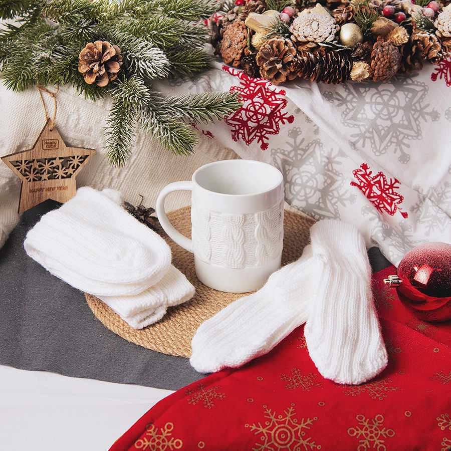 картинка Набор подарочный WINTER WELL: кружка, варежки, носки, белый от магазина